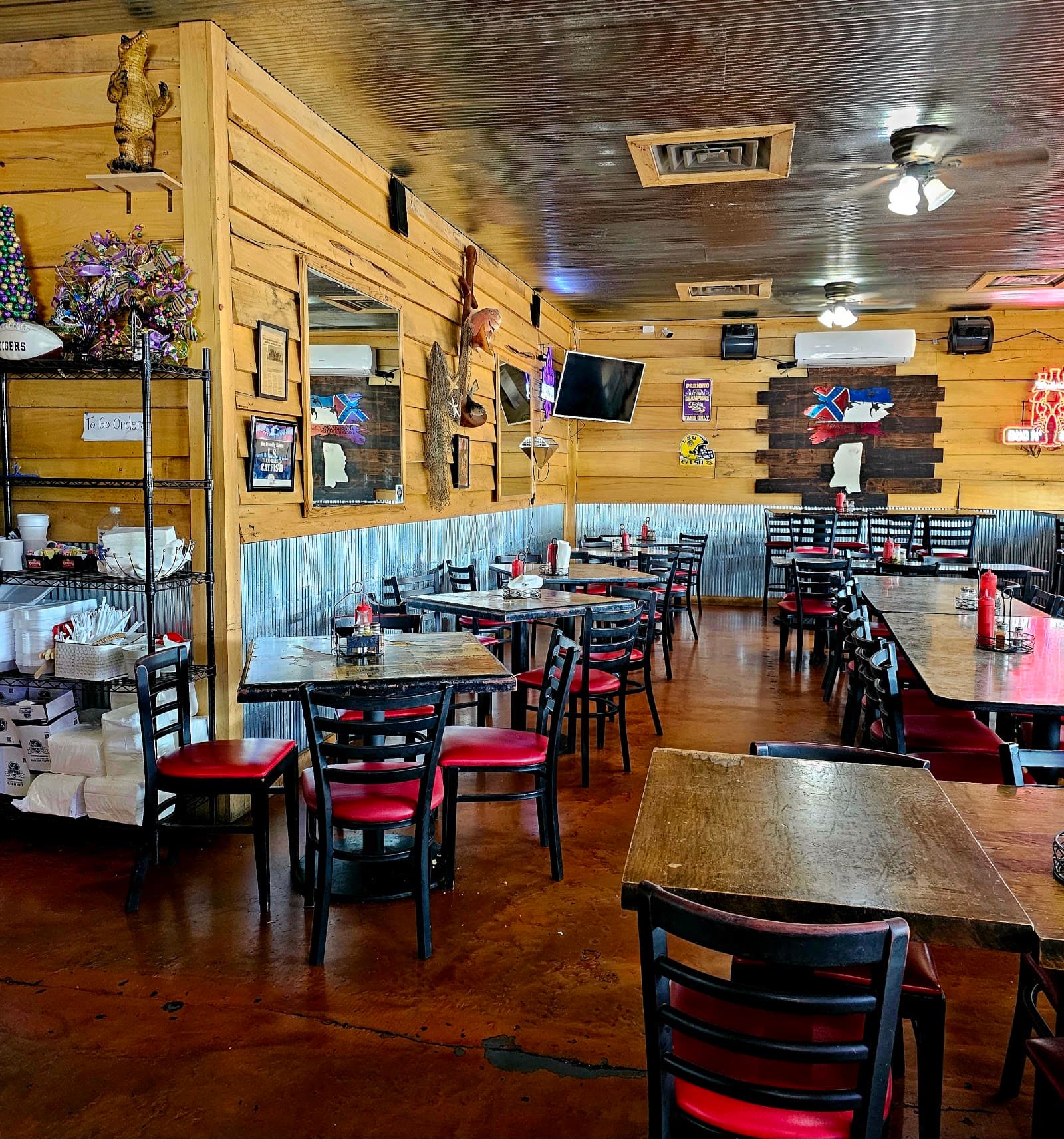 Crossroads Seafood in Hernando