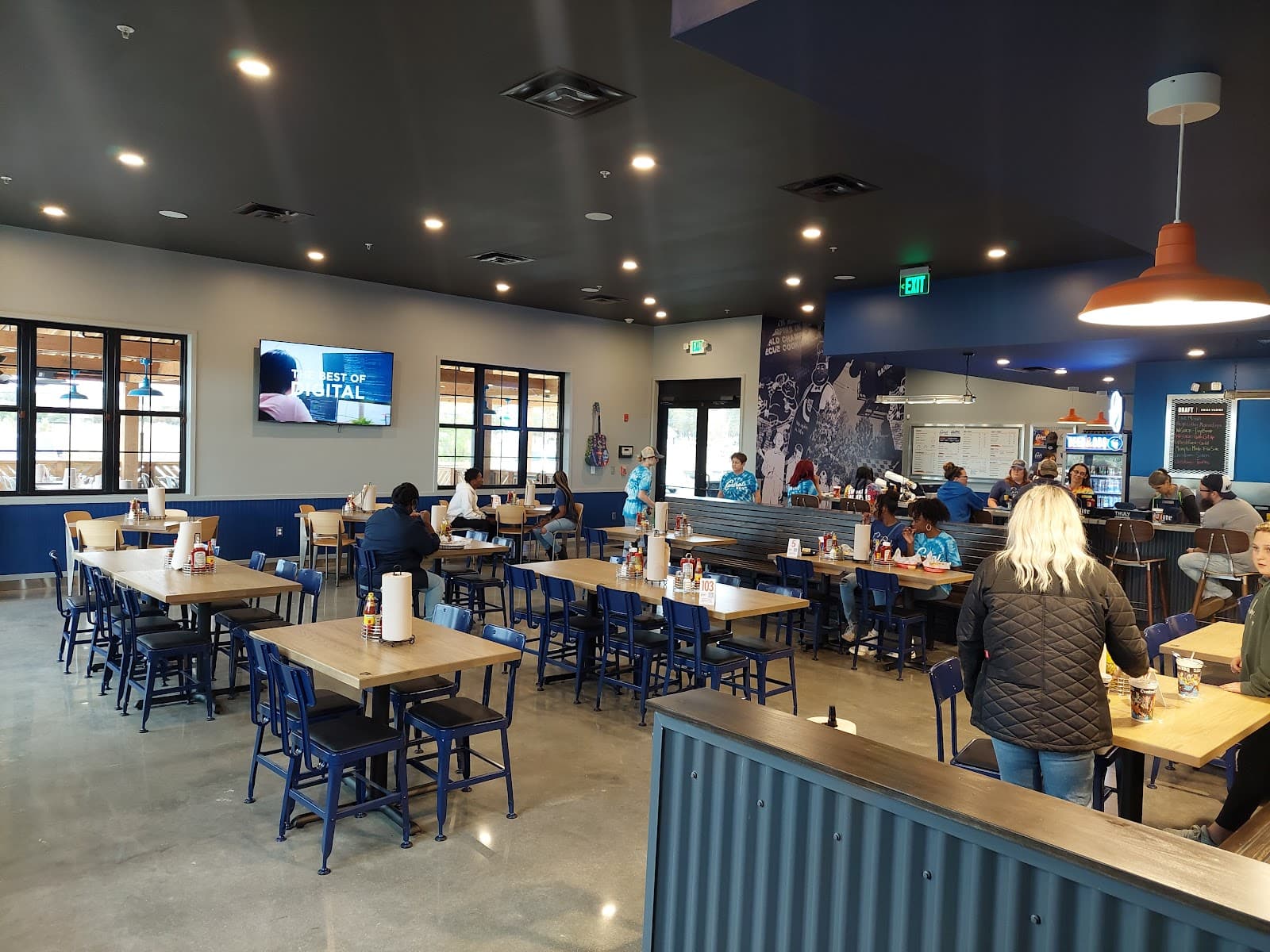 Dining room at Central BBQ in Southaven