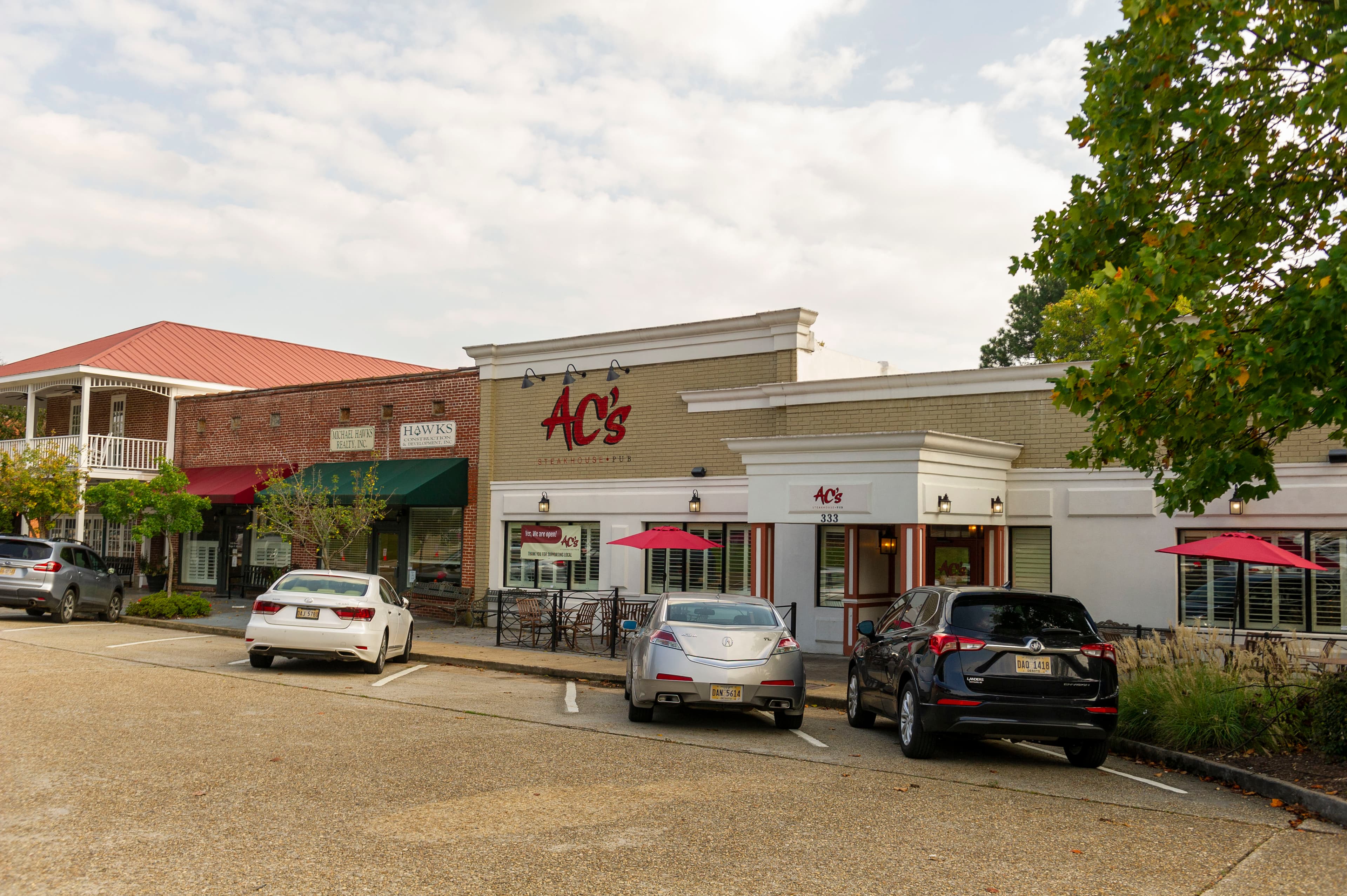 Brick storefront and outdoor seating at ACS Steakhouse and Pub in Hernando