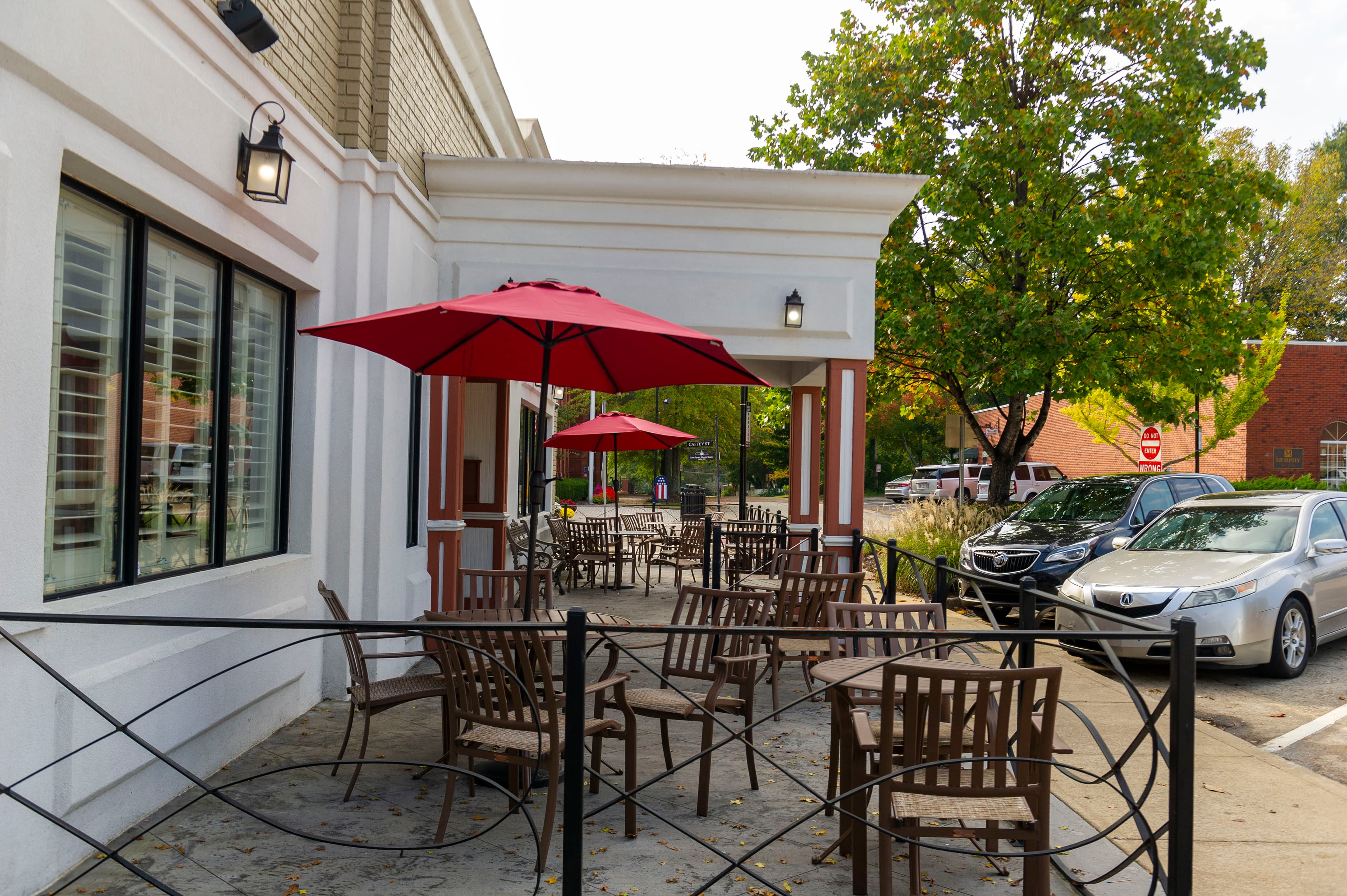 Side patio seating at ACS Steakhouse and Pub in Hernando