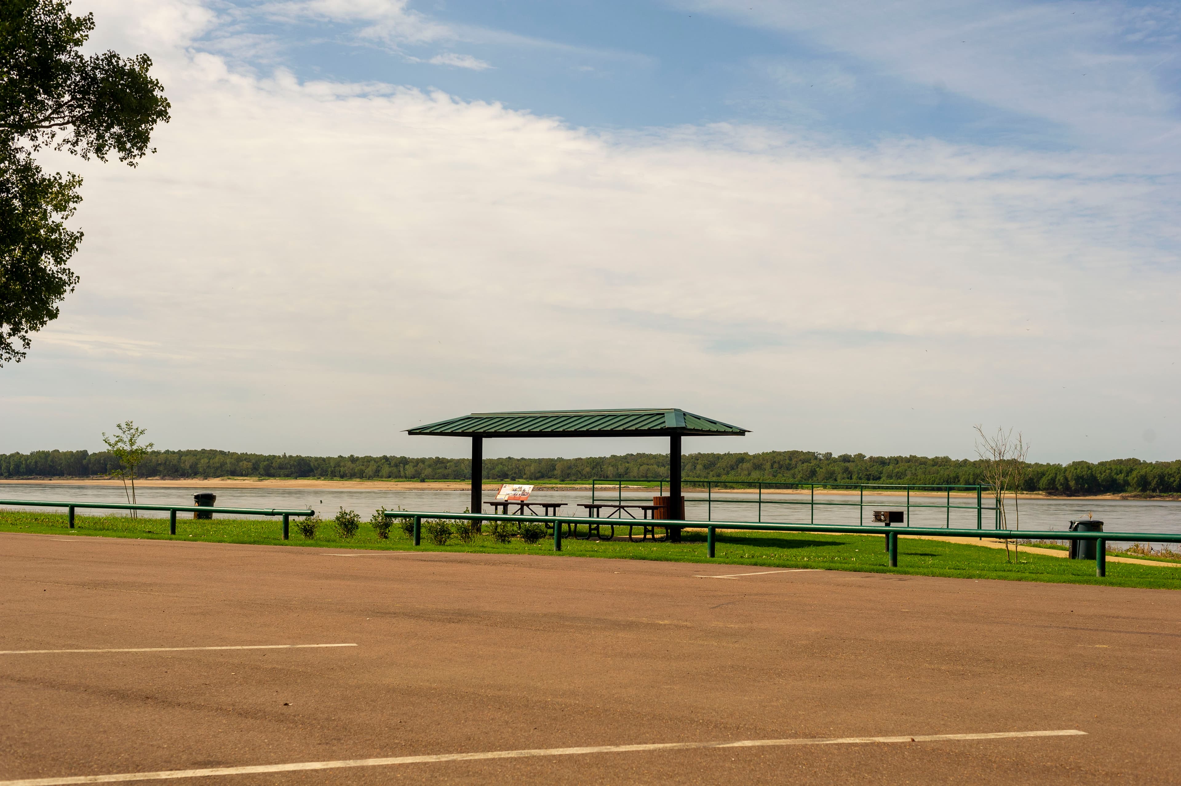 Hernando DeSoto River Park, Walls